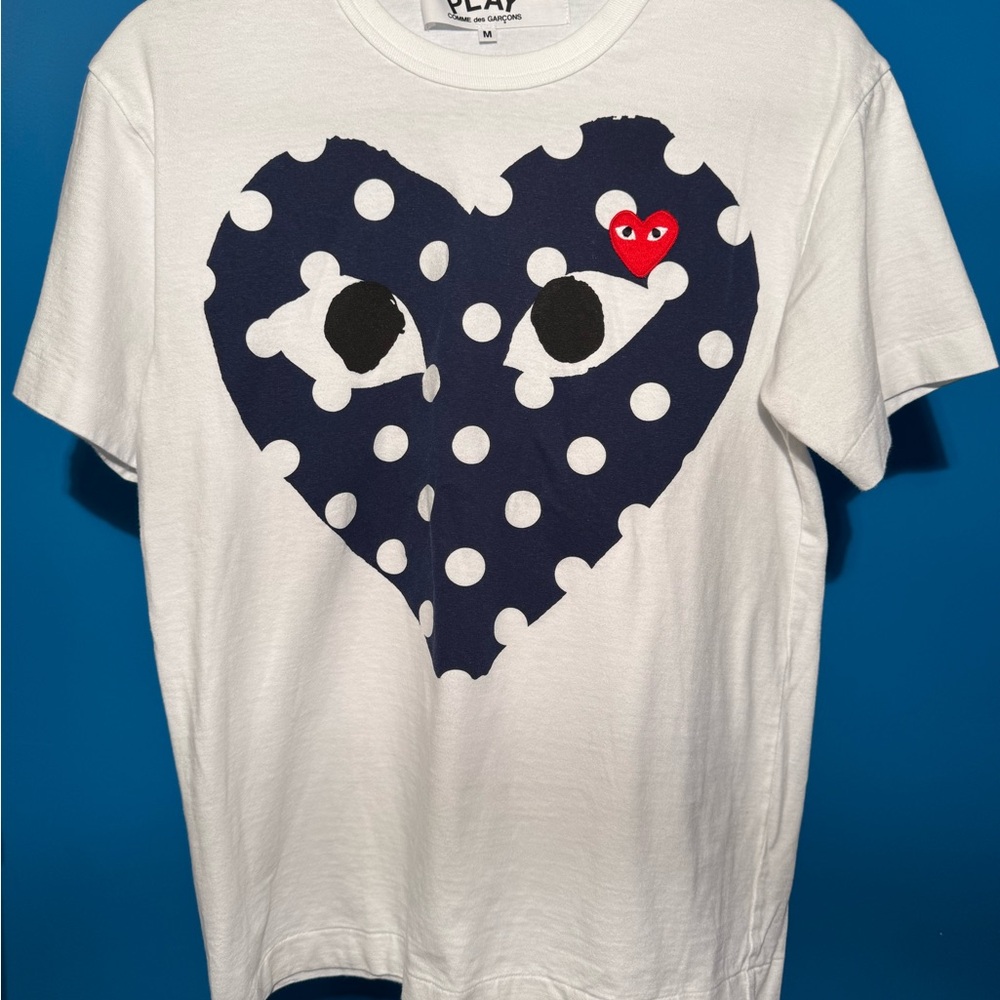 Comme des Garcons. PLAY. 
White Tee with Navy Polka Dot Heart - Picture 4 of 14